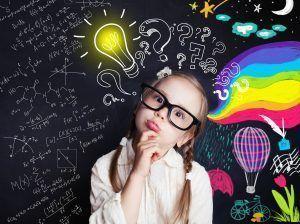 Ilustración de una niña pequeña pensando, con colores y luces que representan la actividad cerebral debida a juegos infantiles para mejorar la inteligencia