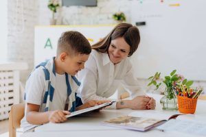 evaluar para detectar la causa del bajo rendimiento escolar